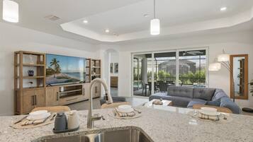 House, Multiple Beds, Pool Access, Pool View (BAS25308) | Interior