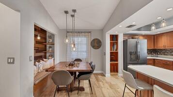 Ferienhaus, Mehrere Betten, Haustiere gestattet, Stadtblick (GSS227) | 2 Schlafzimmer, individuell dekoriert, individuell eingerichtet