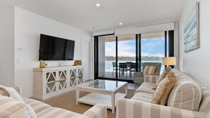 TV - Coastal Comfort with Beautiful Bay Views (Batemans Bay)