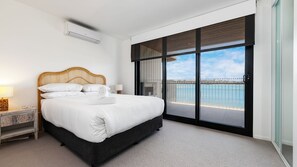 Iron/ironing board, free WiFi, bed sheets - Coastal Comfort with Beautiful Bay Views (Batemans Bay)