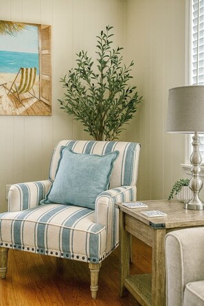 Smart TV - Mission Beach Stay | A/C • Garage • Steps to Water (San Diego)