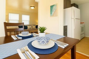 Dining - Mission Beach Stay | A/C • Garage • Steps to Water (San Diego)