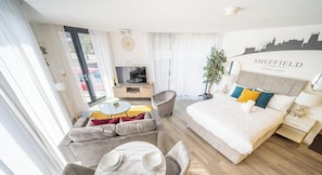 TV - Chic Studio | Prime Location | Free Parking (Sheffield)