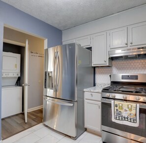 Fridge, microwave, oven, stovetop - Modern Comfort Meets Classic Charm in Stonecrest (Stonecrest)