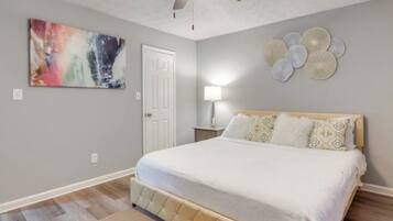 3 chambres, fer et planche à repasser, Wi-Fi gratuit, draps fournis