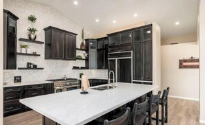 Mikroaaltouuni, uuni, liesi, astianpesukone