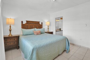 2 bedrooms, iron/ironing board, WiFi, bed sheets - 2 Bedroom, 2 Bathroom Ground Floor Condo (Seven Mile Beach)