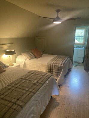 2 Schlafzimmer, Reisekinderbett, kostenloses WLAN, Bettwäsche