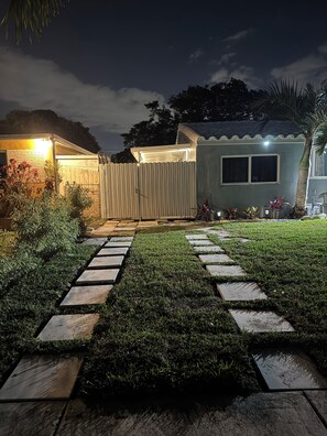 Property grounds - Private Chic Studio with Patio • King Bed • Near Beach (Hollywood)