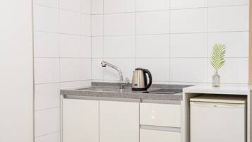 Basic Room, 1 Bedroom (Pado Sori 1(Ocean view, Pet)) | 1 bedroom, free WiFi