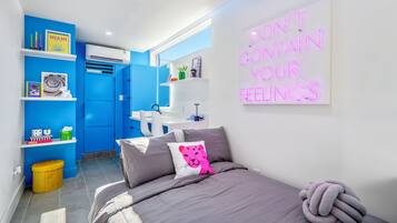 Iron/ironing board, WiFi