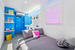 Iron/ironing board, WiFi