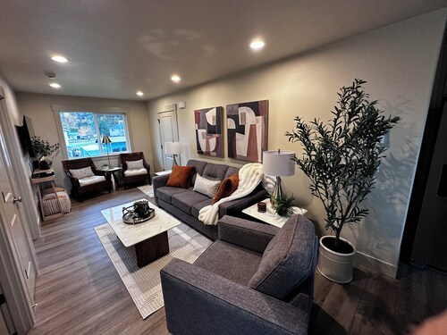 "The Lake House"- Brand New 2BR  Retreat w/ King Bed- Elegant -Close to Wineries