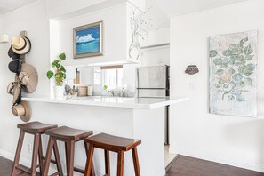 Interior - Spacious 5BR Retreat with Outdoor Balcony & Patio, Just 2 Homes from the Sand! (Newport Beach)