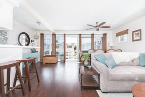 TV, fireplace - Spacious 5BR Retreat with Outdoor Balcony & Patio, Just 2 Homes from the Sand! (Newport Beach)