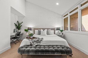 3 bedrooms, desk, iron/ironing board, WiFi - Park Ave Luxe Retreat • Fully Remodeled • Walk to Lifts • Hot Tubs (Park City)