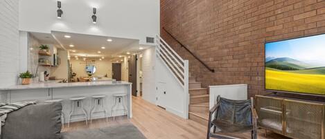 Télévision, cheminée