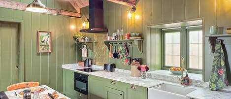 Microondas, horno, lavavajillas