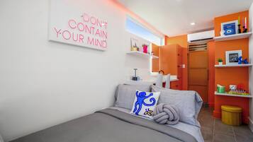 Iron/ironing board, WiFi