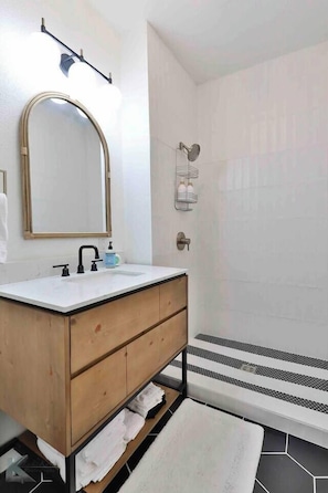 Shower, hair dryer, towels - BennBrook 3 Bedroom | 2 Bath - AI Welcome! (Abilene)