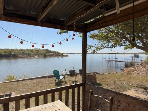 Lakeside Hideaway 5-Min to Shackleford AI Site!