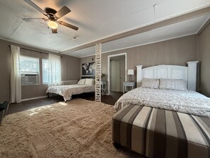 2 bedrooms, free WiFi, bed sheets - Lakeside Hideaway 5-Min to Shackleford AI Site! (Abilene)