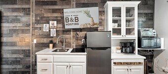 Mockingbird Lane – Cozy Rustic Retreat