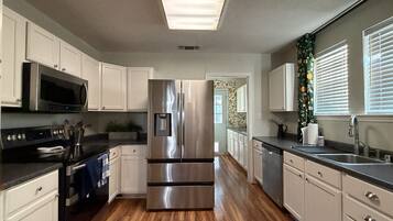 Coffee/tea maker, fridge, microwave, dishwasher