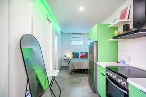 Iron/ironing board, WiFi