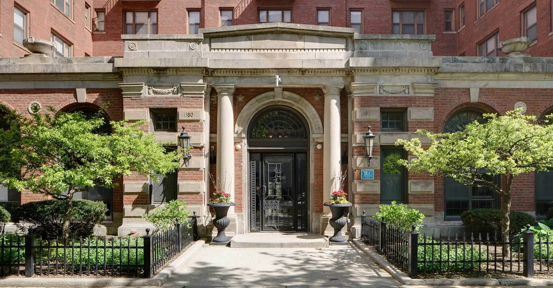 تفاصيل الفندق من الخارج