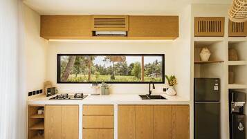 Vil·la, 3 dormitoris, pati, vistes a la piscina | Cuina privada | Cafetera i tetera i utensilis de cuina, vaixella i coberteria