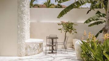 Villa, 3 Bedrooms, Patio, Pool View | Teres/patio