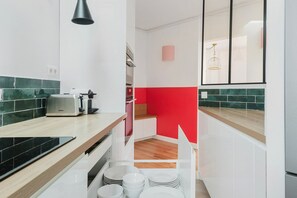Fridge, microwave, oven, stovetop - Blueground | Levallois-Perret, view, nr République (Paris)