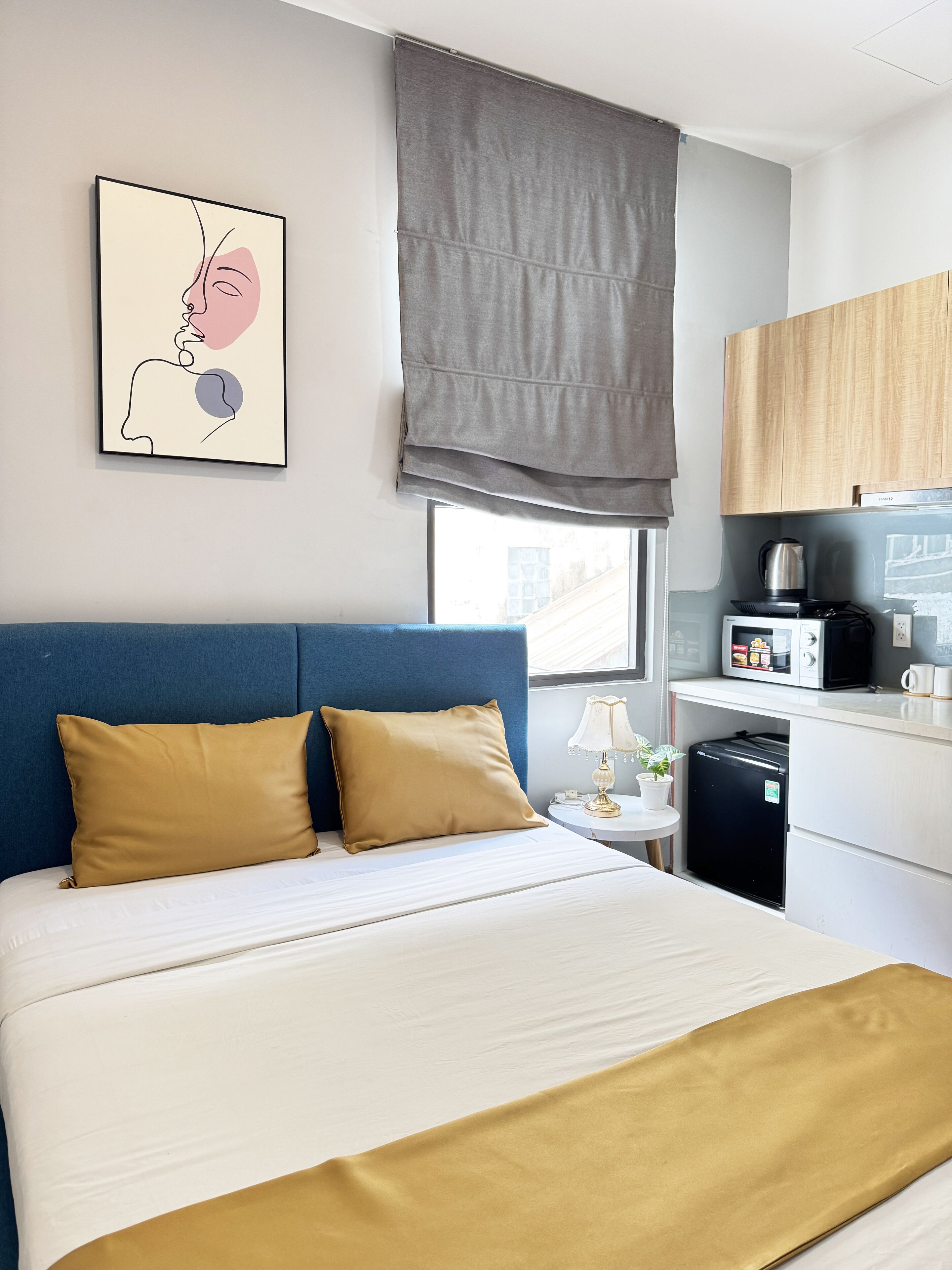 Espacio para trabajar con laptop y wifi gratis 