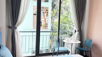 Deluxe Studio, Courtyard View