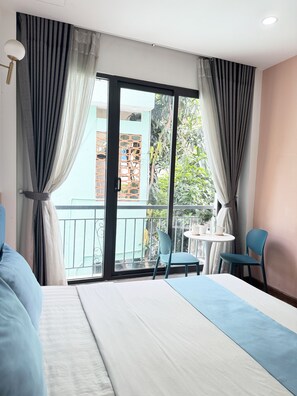 Deluxe Studio, Courtyard View | Laptop workspace, free WiFi - DreamHome - Starry (Ho Chi Minh)