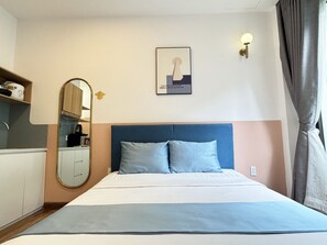 Deluxe Studio, Courtyard View | Laptop workspace, free WiFi - DreamHome - Starry (Ho Chi Minh)