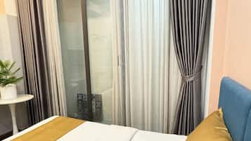 Laptop workspace, free WiFi