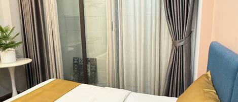 Superior Studio, Courtyard View | Laptop workspace, free WiFi