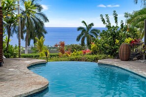 Pool - 🏖️Stunning Home with Ocean Views, Infinity Pool & Outdoor Kitchen – Sleeps 6 (Kailua Kona)