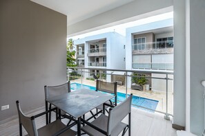 Outdoor dining - Tropical & Luxurious 2 bedroom / spacious balcony (Punta Cana)