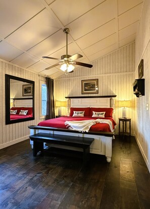 デスク、アイロン / アイロン台、WiFi (無料)、ベッドシーツ