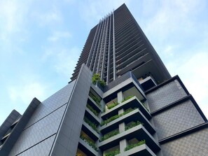 A high-rise building with multiple balconies and a modern architectural design. - Anggun Residence KLCC by Airhost (Kuala Lumpur)