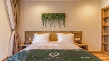 In-room safe, soundproofing, free WiFi