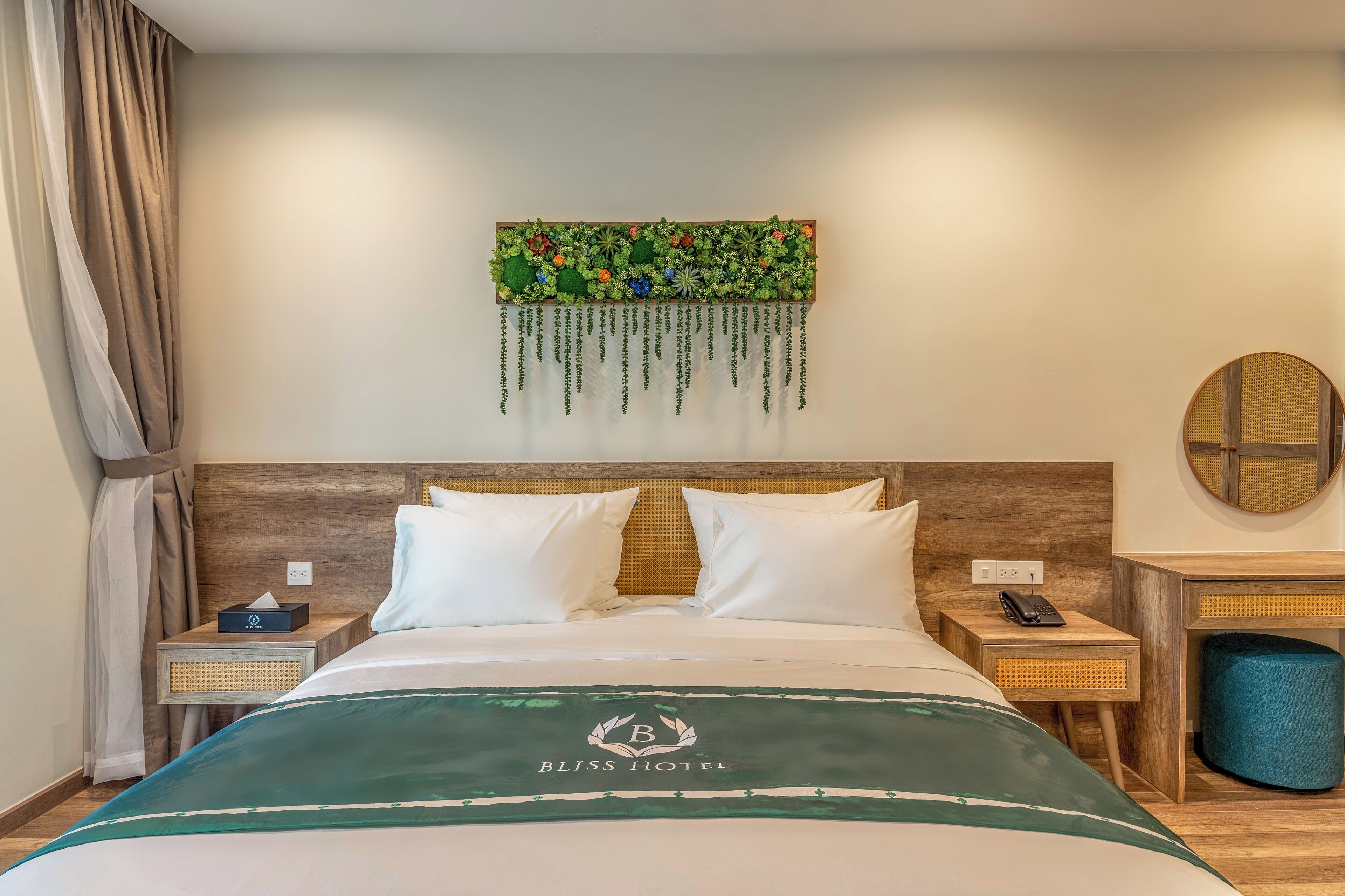 In-room safe, soundproofing, free WiFi