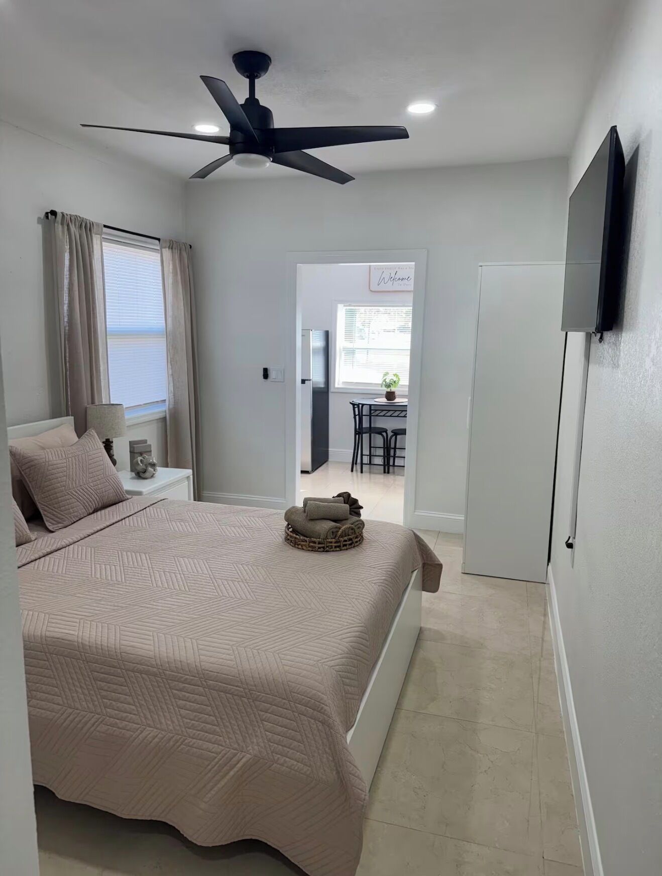 1 chambre, fer et planche à repasser, Wi-Fi, draps fournis