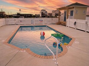 Pool - Perfect Ocean View - Oceanfront Condo, Private Balcony, Community Pool (Kill Devil Hills)