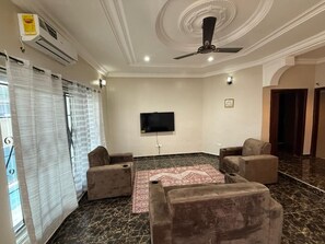 Interior - A fully furnished 4-bedroom apartment in fabulous Greater Accra Region with AC (Greater Accra Region)