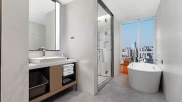 Grand Single Room, City View | Meja, ruang kerja komputer riba, langsir/tirai gelap terus, kalis bunyi