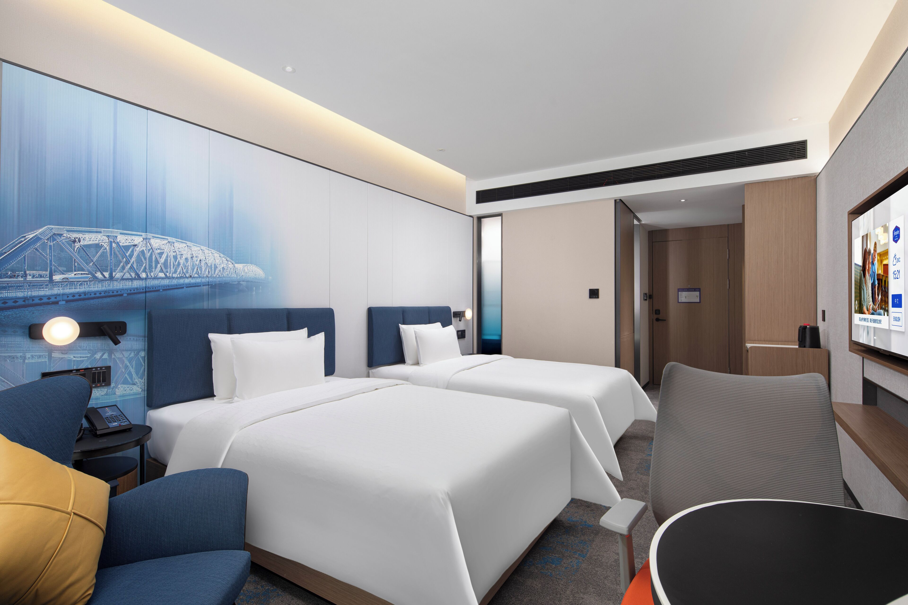 Habitación ejecutiva con 2 camas individuales | Escritorio, espacio para trabajar con laptop y cortinas blackout 